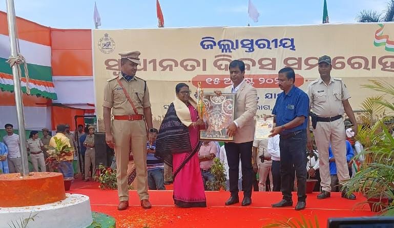 kruti sikhyatrinku biraja seba samman